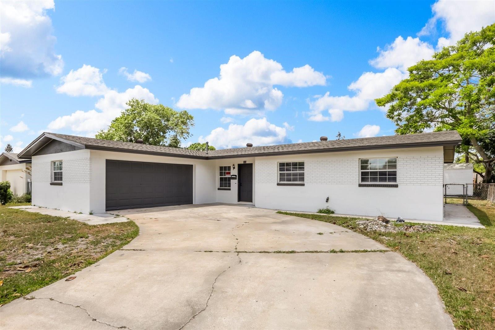 Single Family Residence in ORLANDO, FL - Daniel Dourado