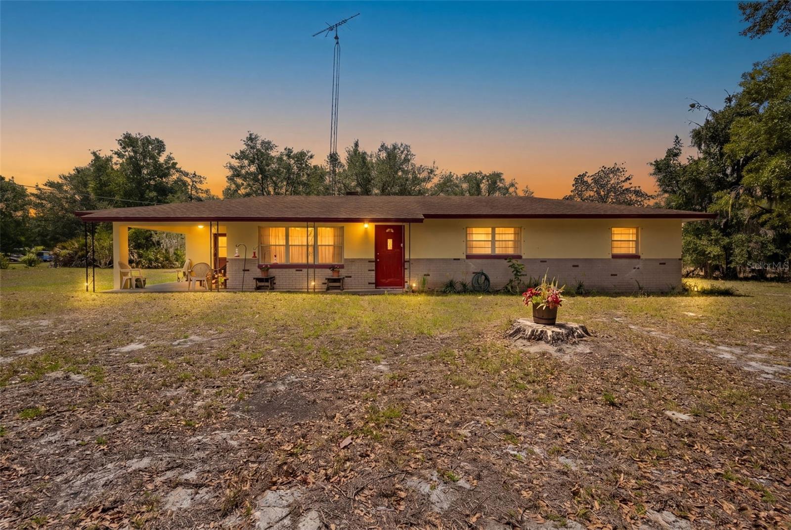 Single Family Residence em BRANFORD, FL - Daniel Dourado