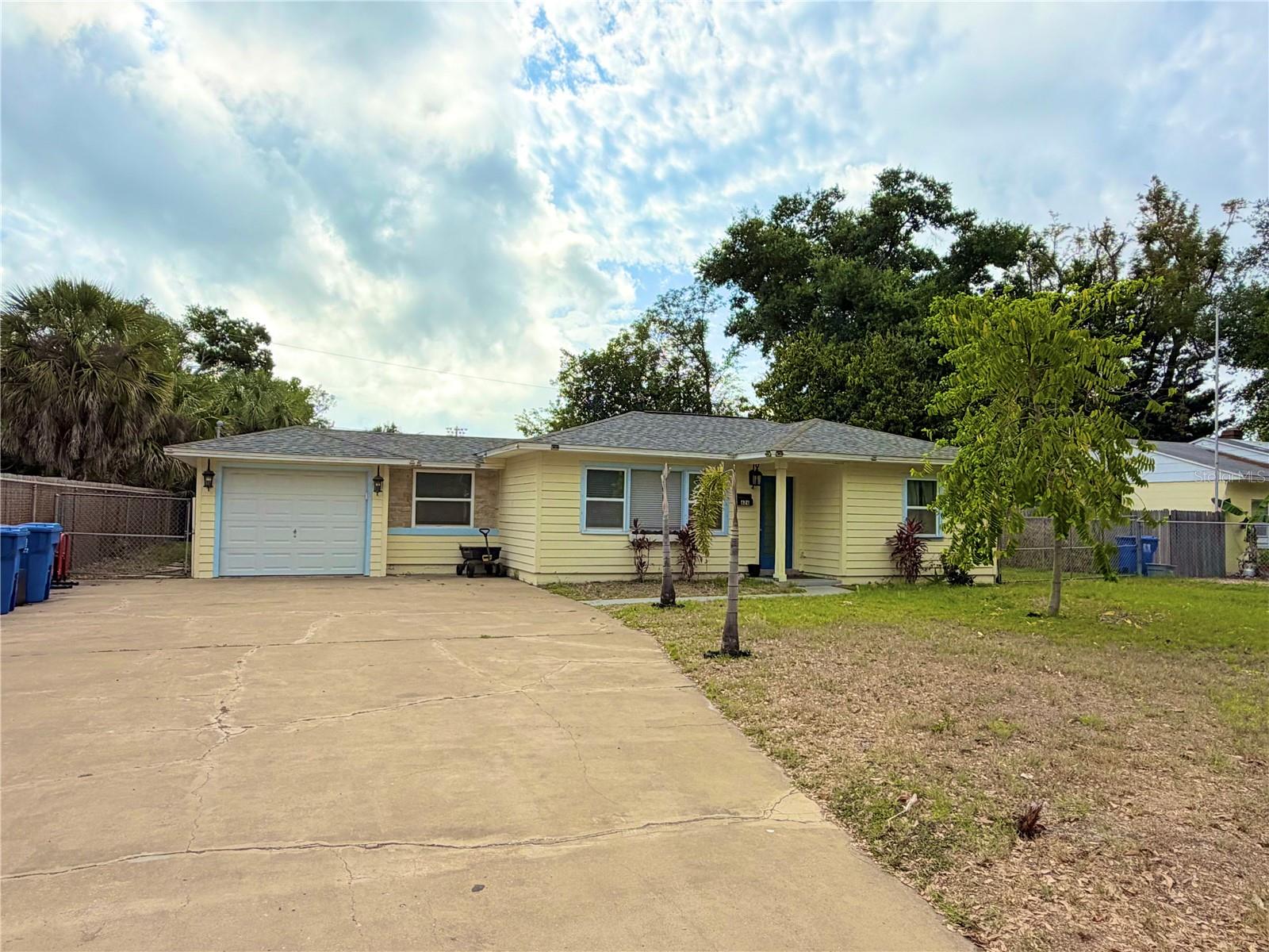 Single Family Residence em ST PETERSBURG, FL - Daniel Dourado