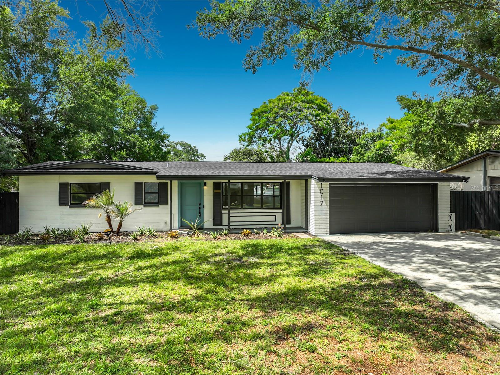 Single Family Residence in ORLANDO, FL - Daniel Dourado