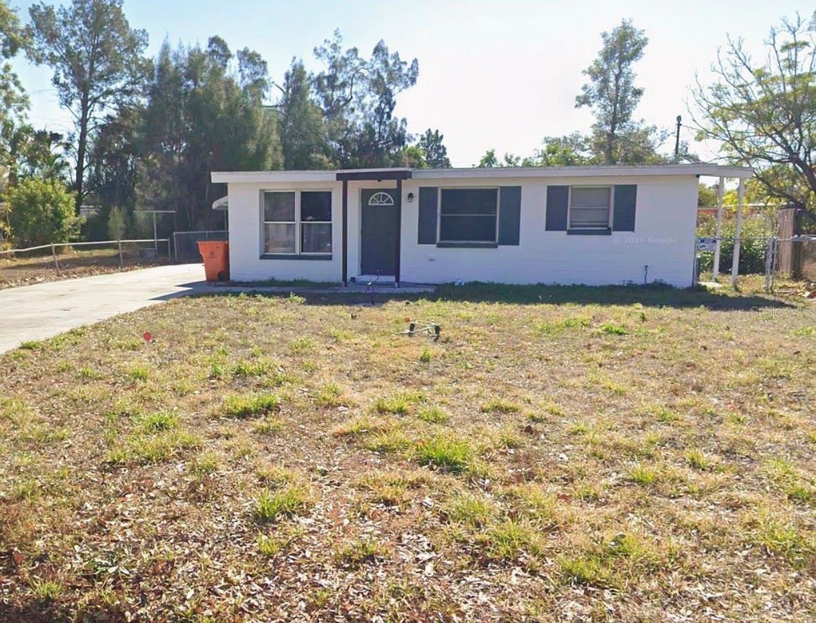Single Family Residence in SEMINOLE, FL - Daniel Dourado
