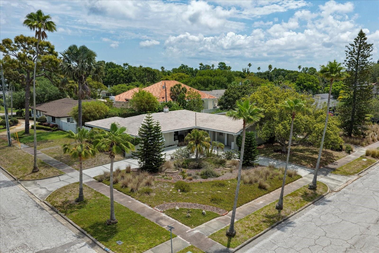 Single Family Residence in BELLEAIR, FL - Daniel Dourado