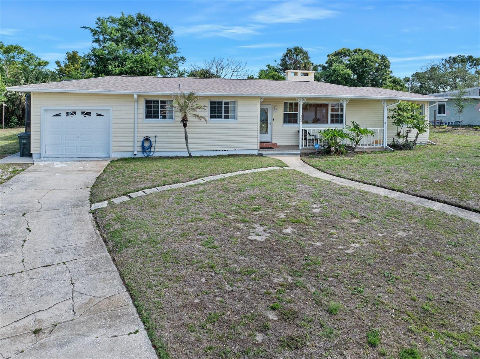 Single Family Residence in DAYTONA BEACH, FL - Daniel Dourado