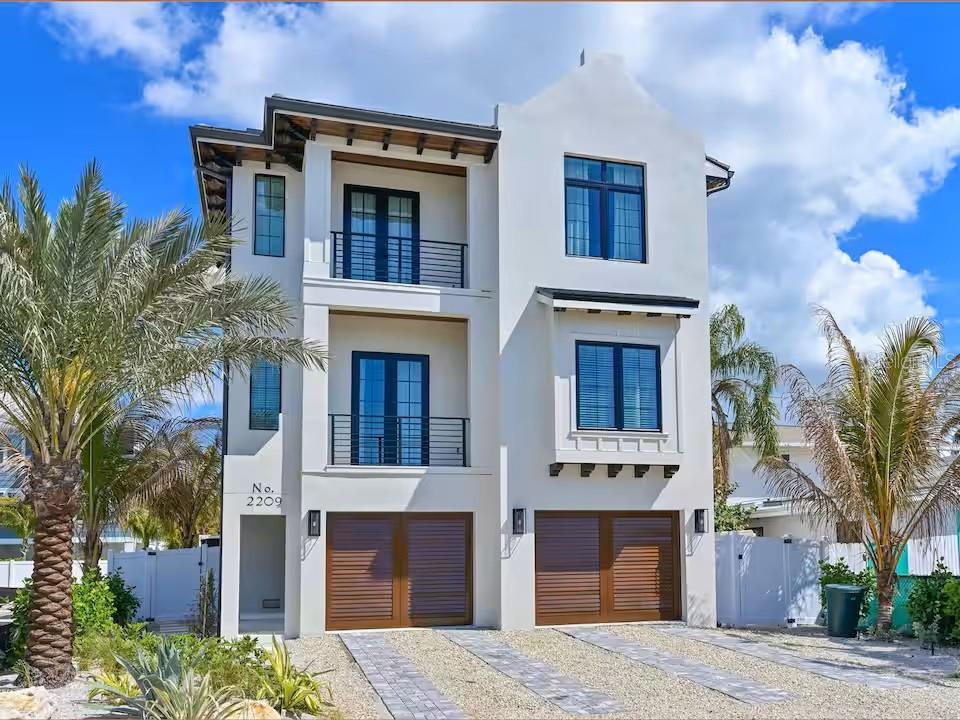 Single Family Residence in BRADENTON BEACH, FL - Daniel Dourado