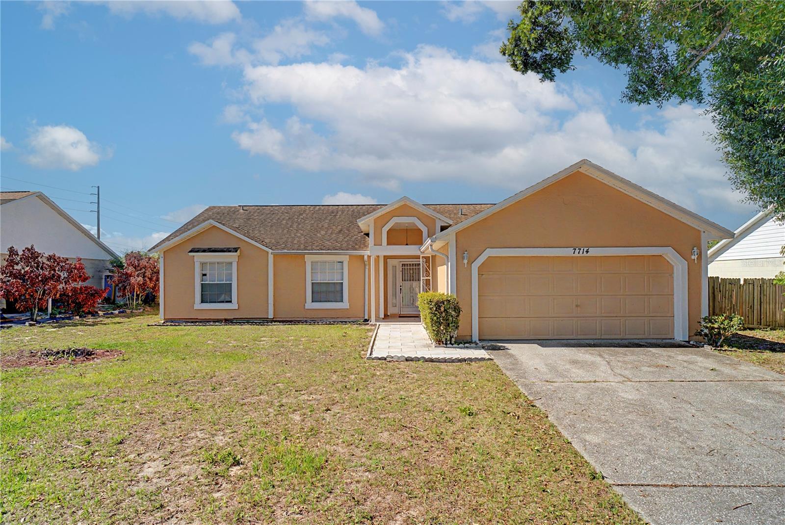 Single Family Residence in ORLANDO, FL - Daniel Dourado