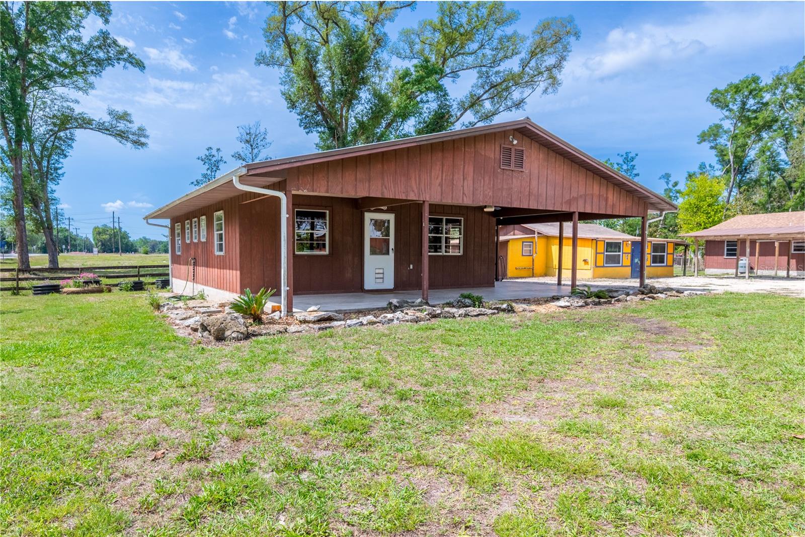 Single Family Residence in CHIEFLAND, FL - Daniel Dourado