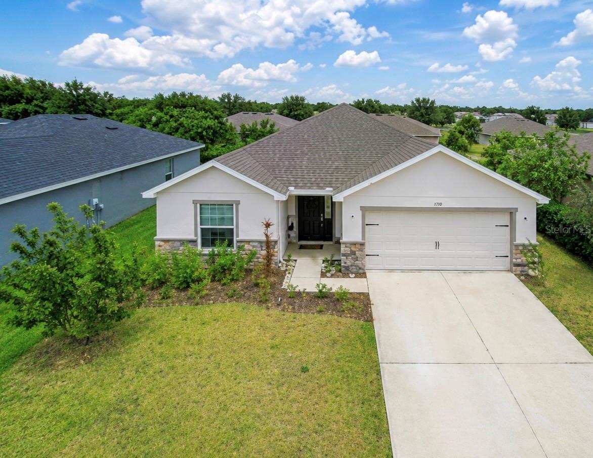 Single Family Residence in PARRISH, FL - Daniel Dourado