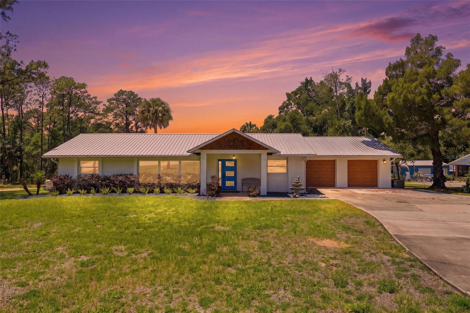 Single Family Residence in LADY LAKE, FL - Daniel Dourado