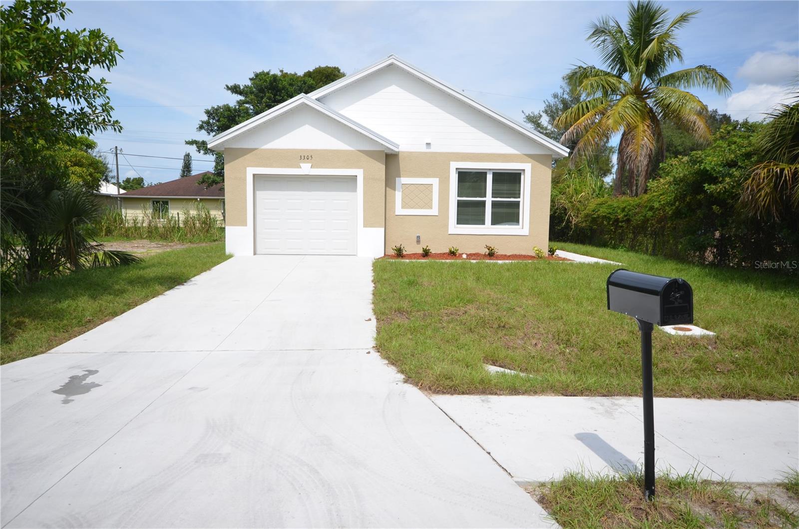 Single Family Residence em FORT MYERS, FL - Daniel Dourado