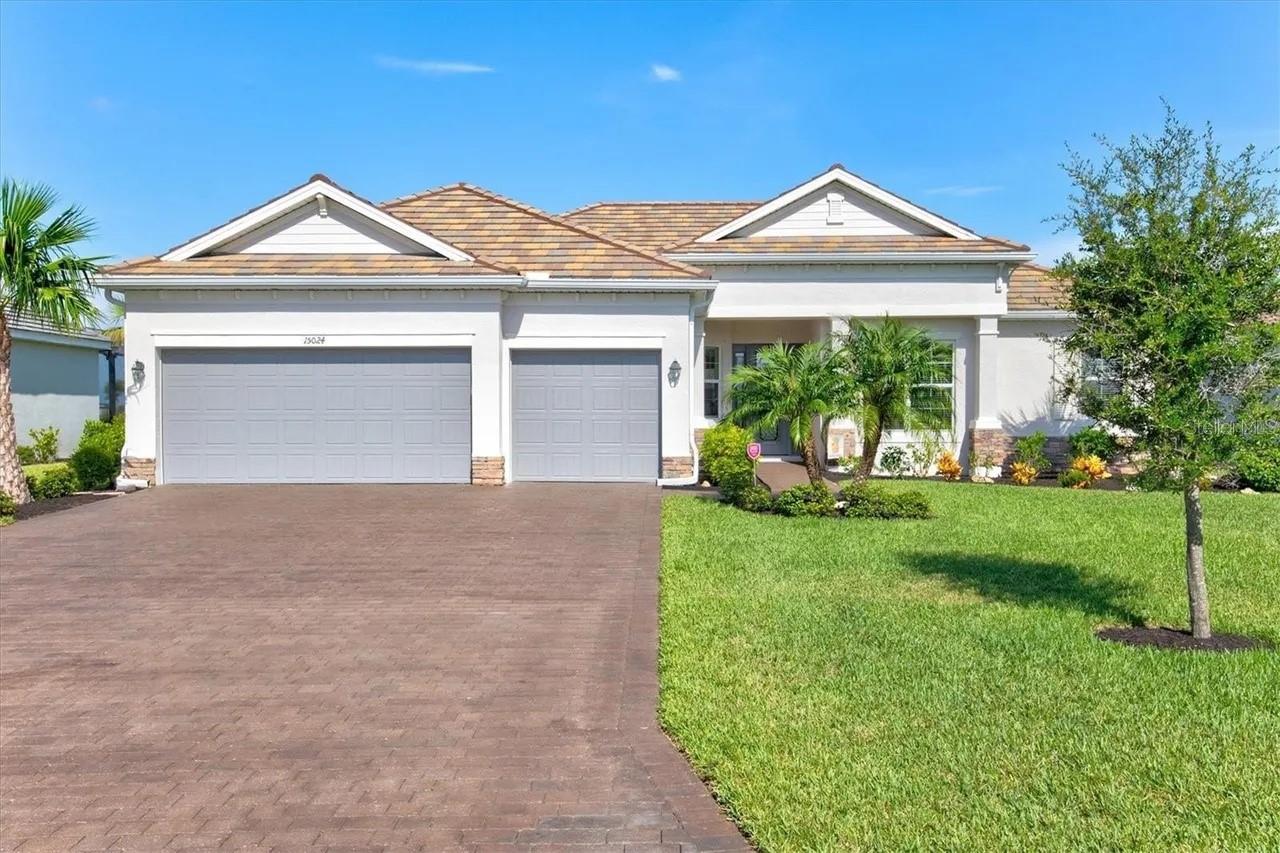 Single Family Residence em PORT CHARLOTTE, FL - Daniel Dourado