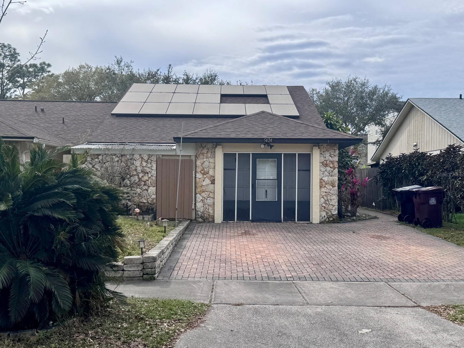 Single Family Residence in ORLANDO, FL - Daniel Dourado
