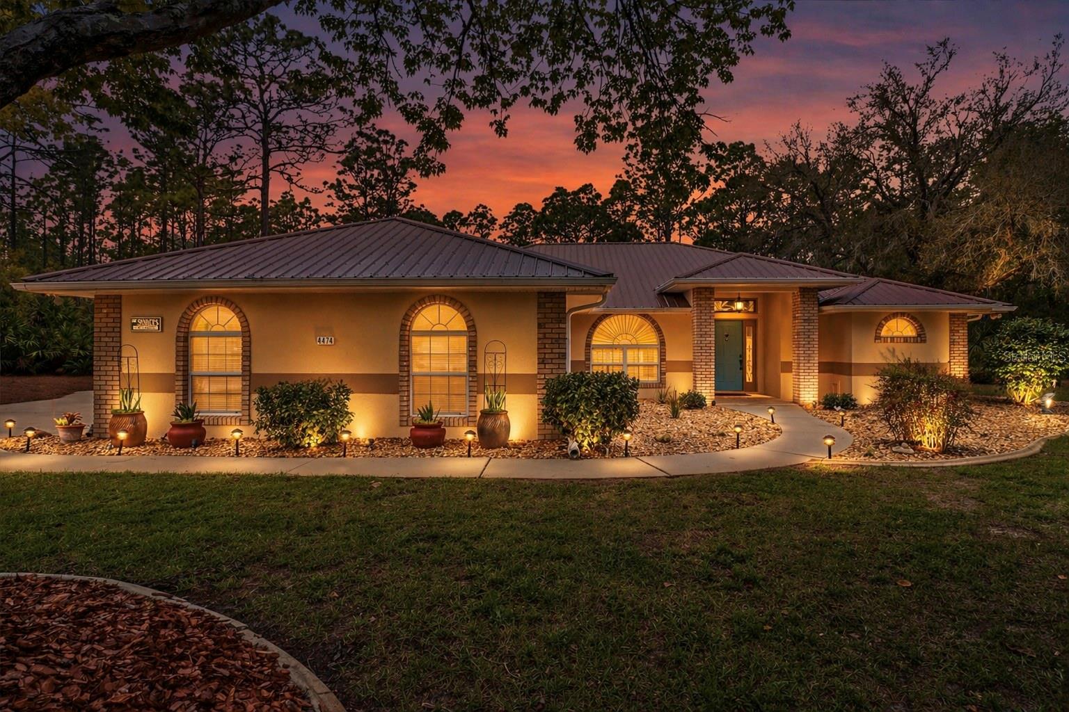 Single Family Residence em BEVERLY HILLS, FL - Daniel Dourado