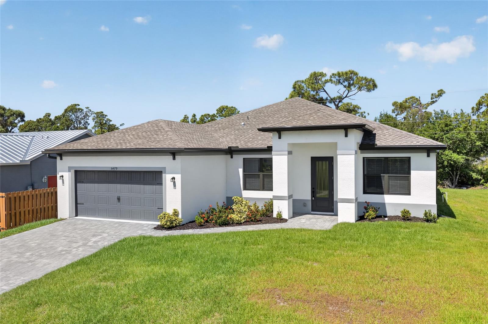 Single Family Residence em PORT CHARLOTTE, FL - Daniel Dourado