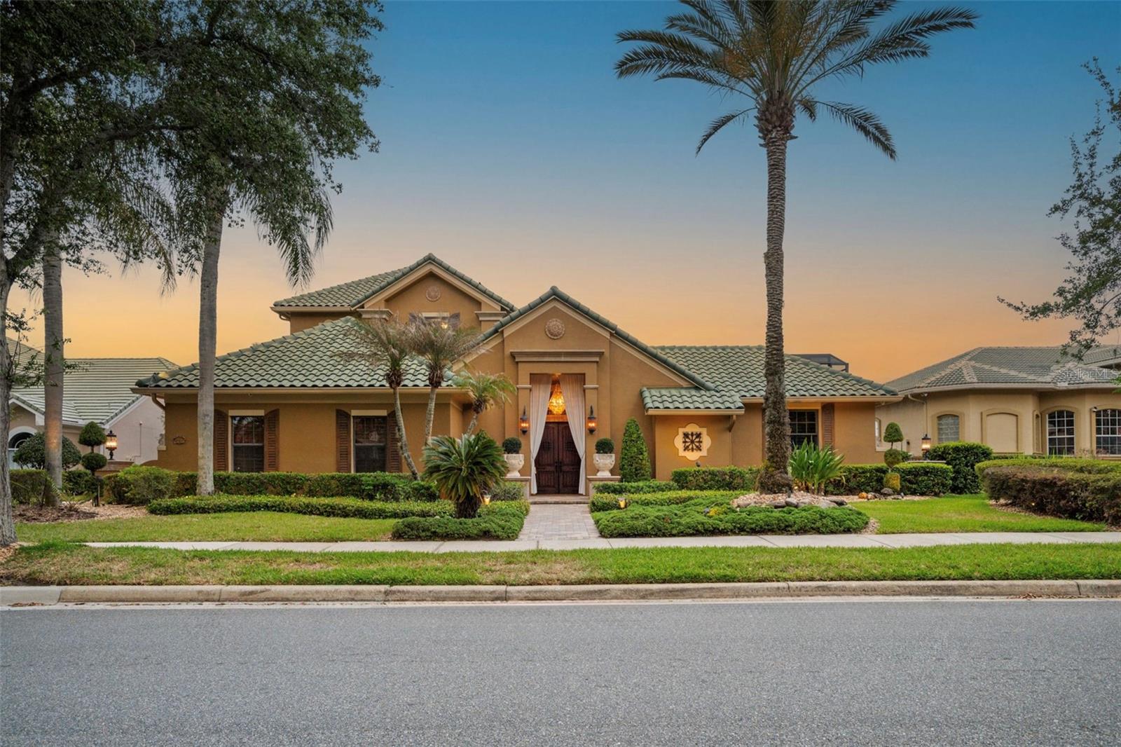 Single Family Residence in ORLANDO, FL - Daniel Dourado