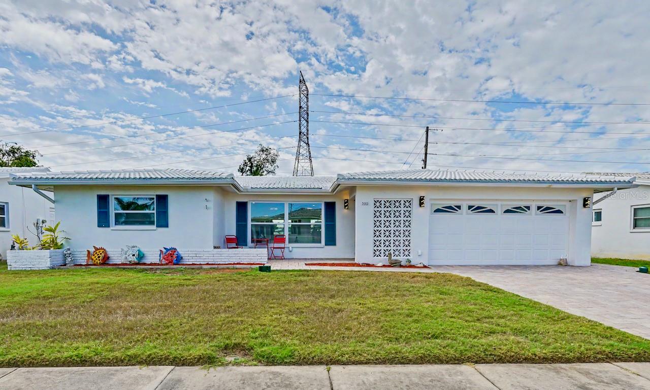 Single Family Residence in PINELLAS PARK, FL - Daniel Dourado