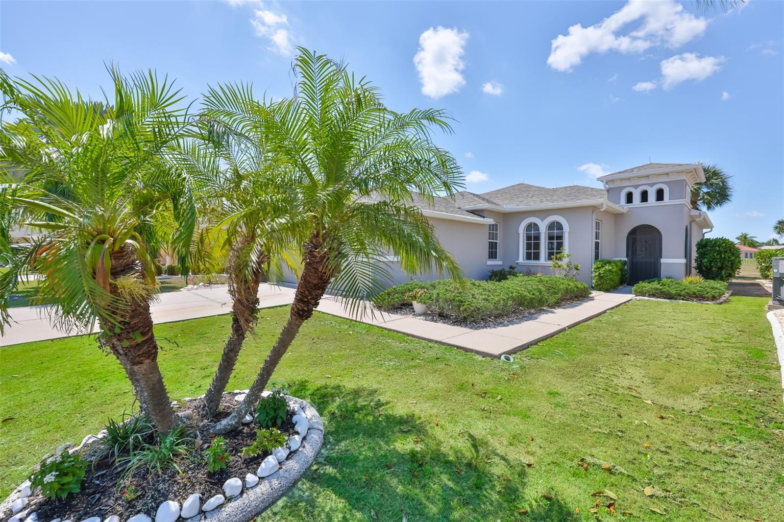 Single Family Residence in SUN CITY CENTER, FL - Daniel Dourado