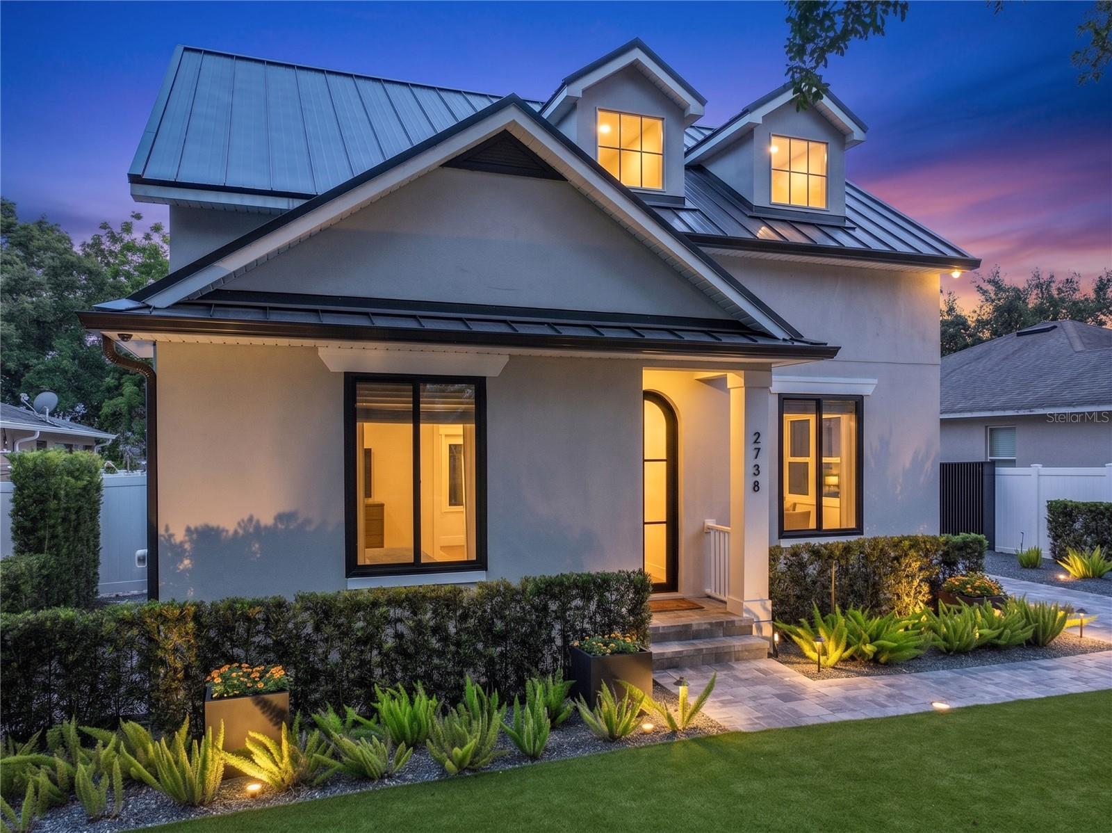 Single Family Residence in ORLANDO, FL - Daniel Dourado