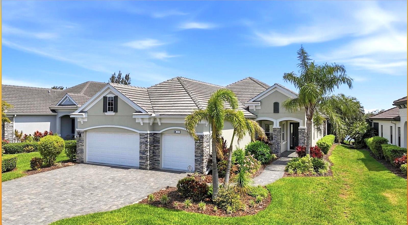 Single Family Residence in BRADENTON, FL - Daniel Dourado