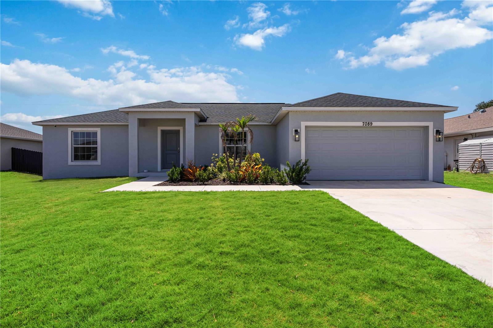 Single Family Residence in ENGLEWOOD, FL - Daniel Dourado