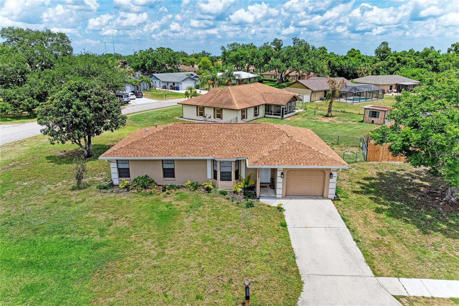 Single Family Residence in BRADENTON, FL - Daniel Dourado