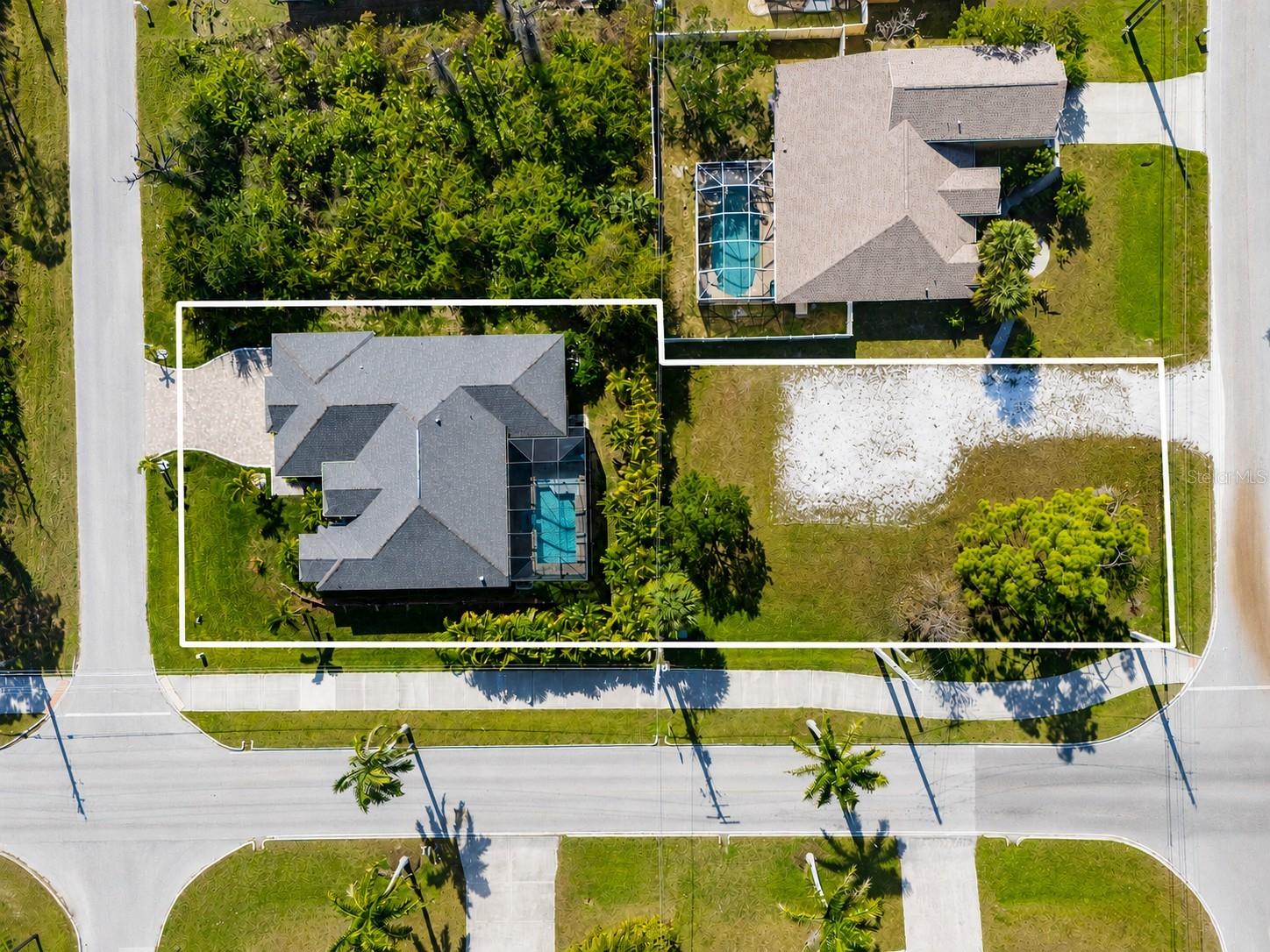 Single Family Residence em PORT CHARLOTTE, FL - Daniel Dourado