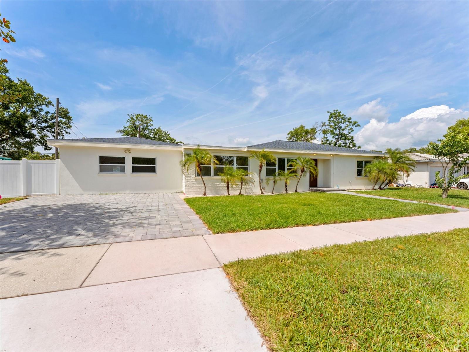 Single Family Residence em CLEARWATER, FL - Daniel Dourado
