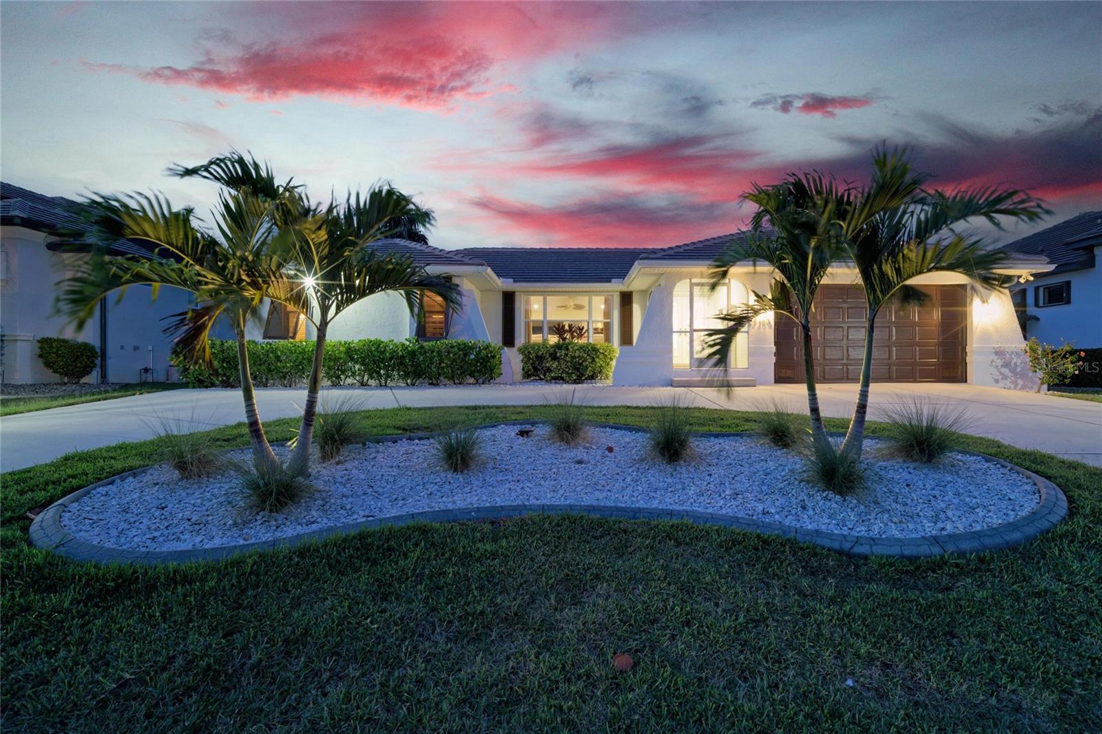 Single Family Residence in PUNTA GORDA, FL - Daniel Dourado