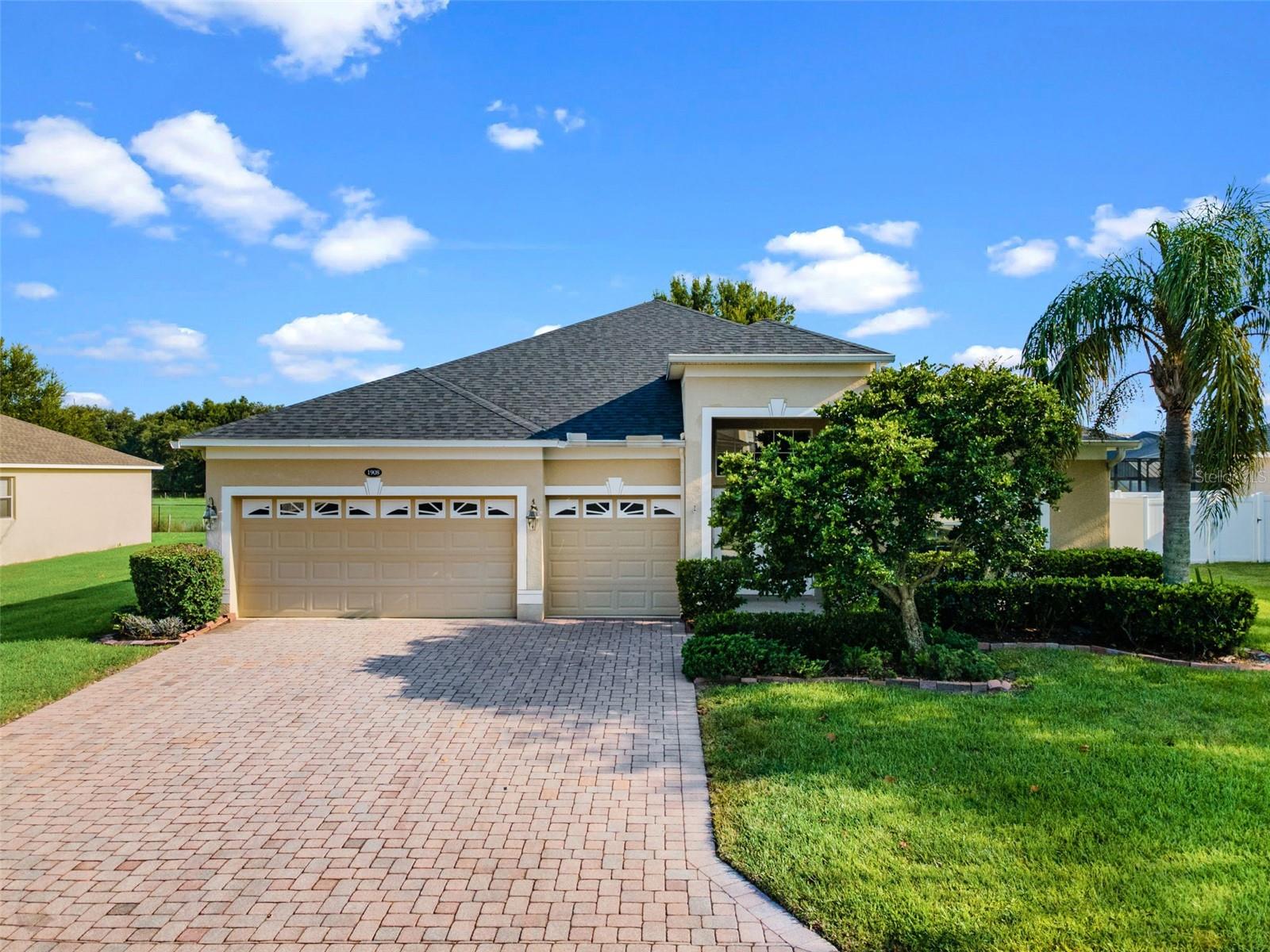 Single Family Residence in WINTER HAVEN, FL - Daniel Dourado