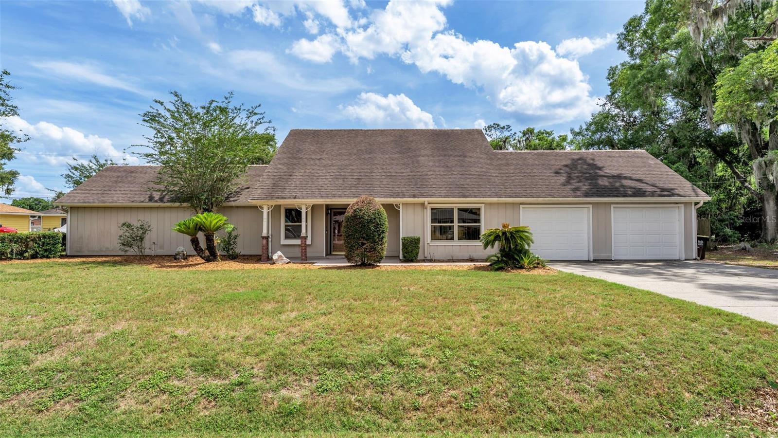 Single Family Residence in MULBERRY, FL - Daniel Dourado