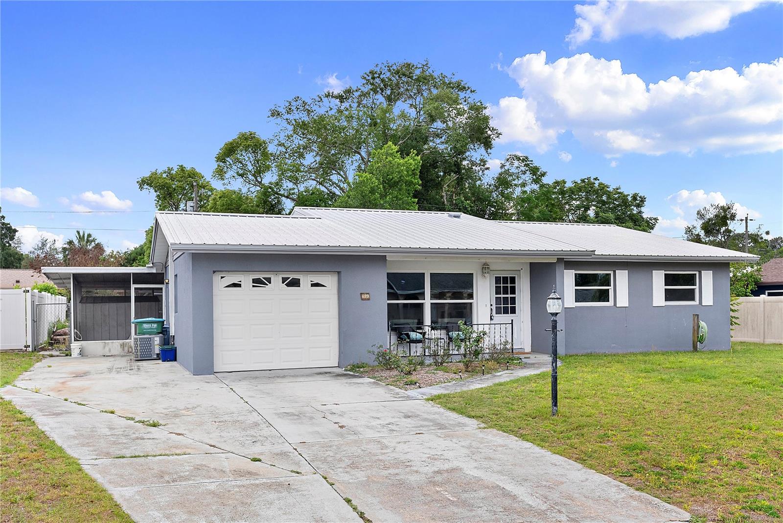 Single Family Residence in DELTONA, FL - Daniel Dourado