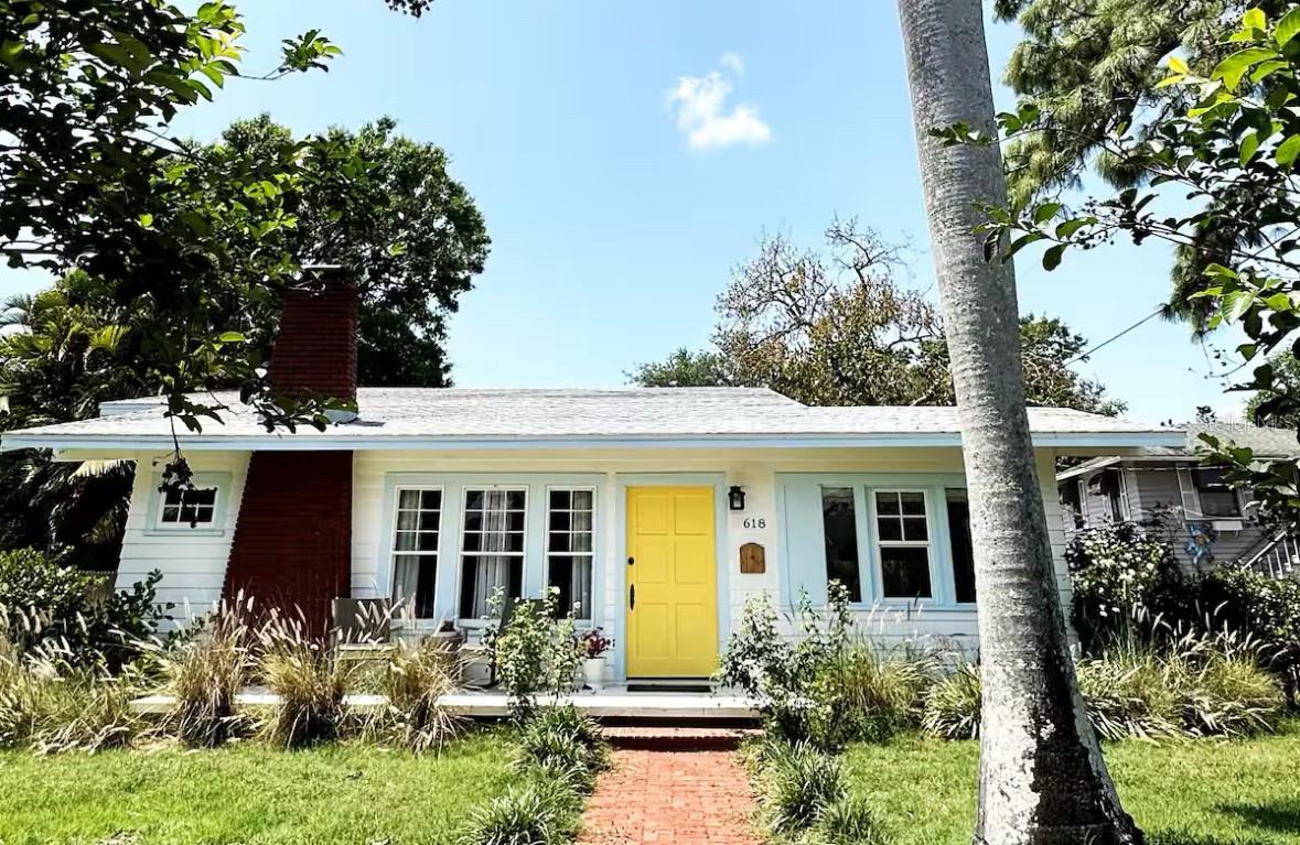 Single Family Residence in BRADENTON, FL - Daniel Dourado