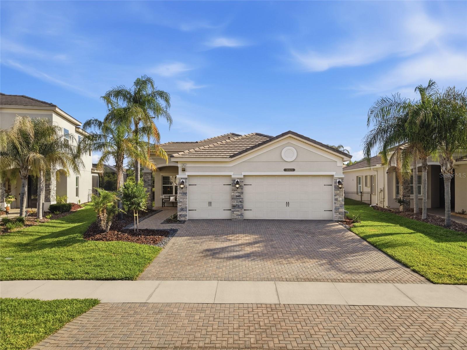 Single Family Residence in WESLEY CHAPEL, FL - Daniel Dourado