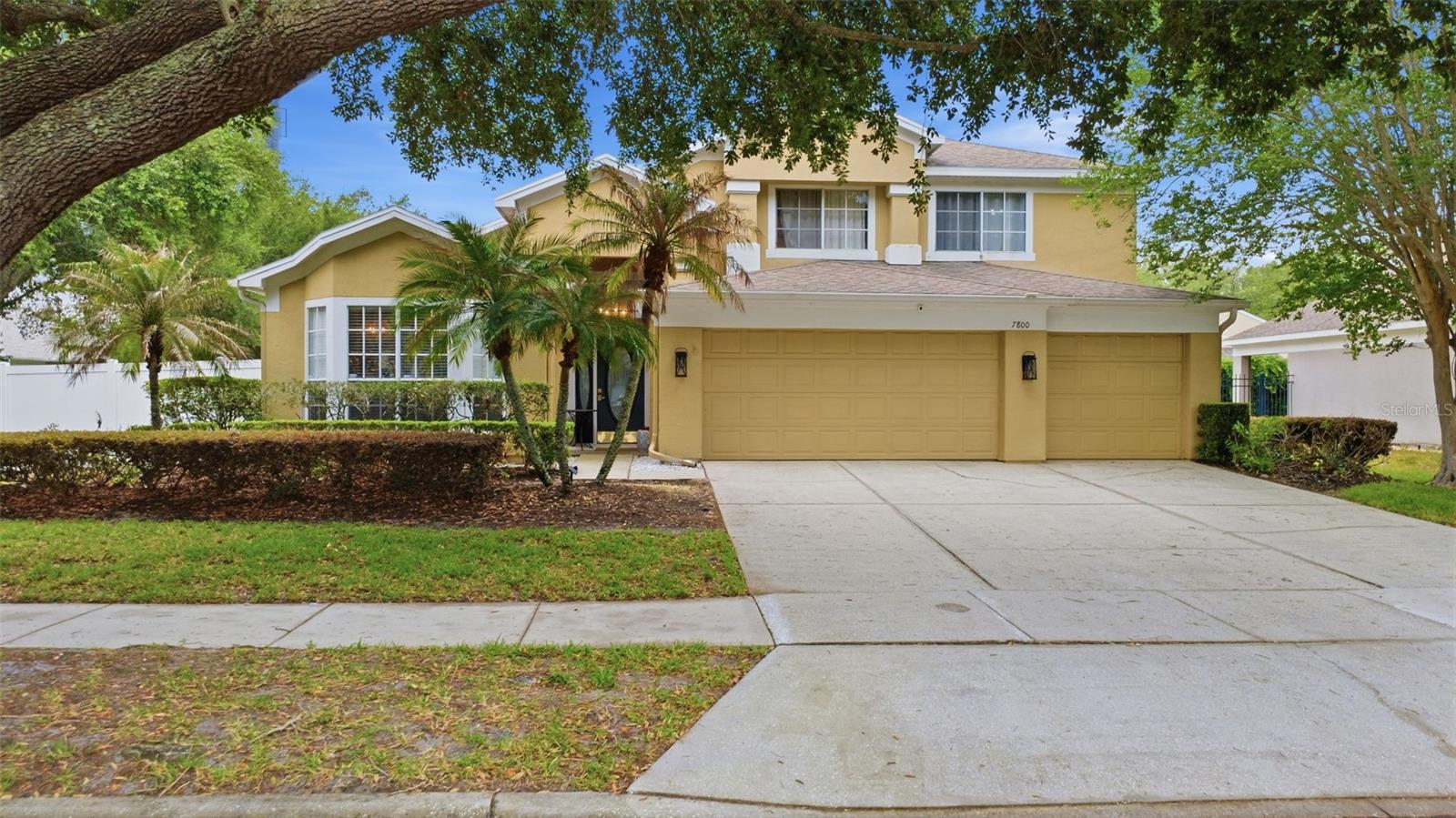 Single Family Residence in ORLANDO, FL - Daniel Dourado