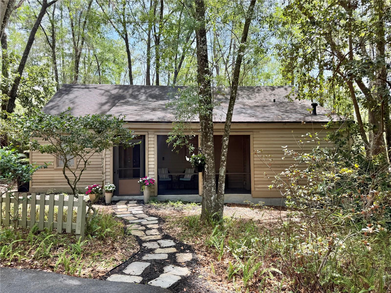 Single Family Residence in GAINESVILLE, FL - Daniel Dourado