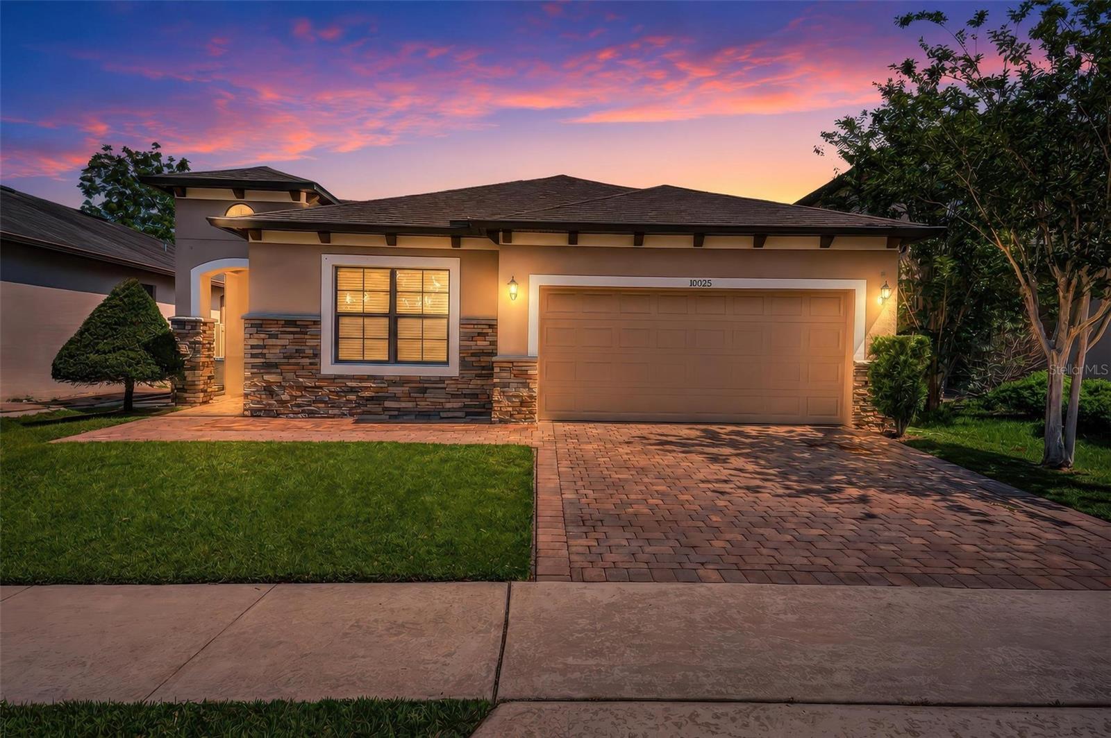 Single Family Residence in ORLANDO, FL - Daniel Dourado