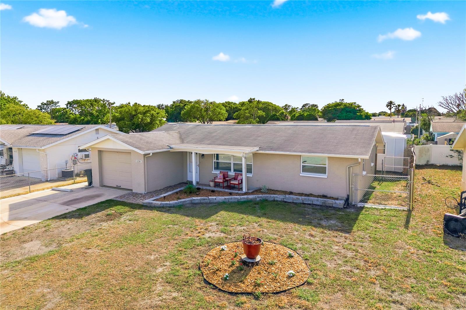 Single Family Residence in PORT RICHEY, FL - Daniel Dourado