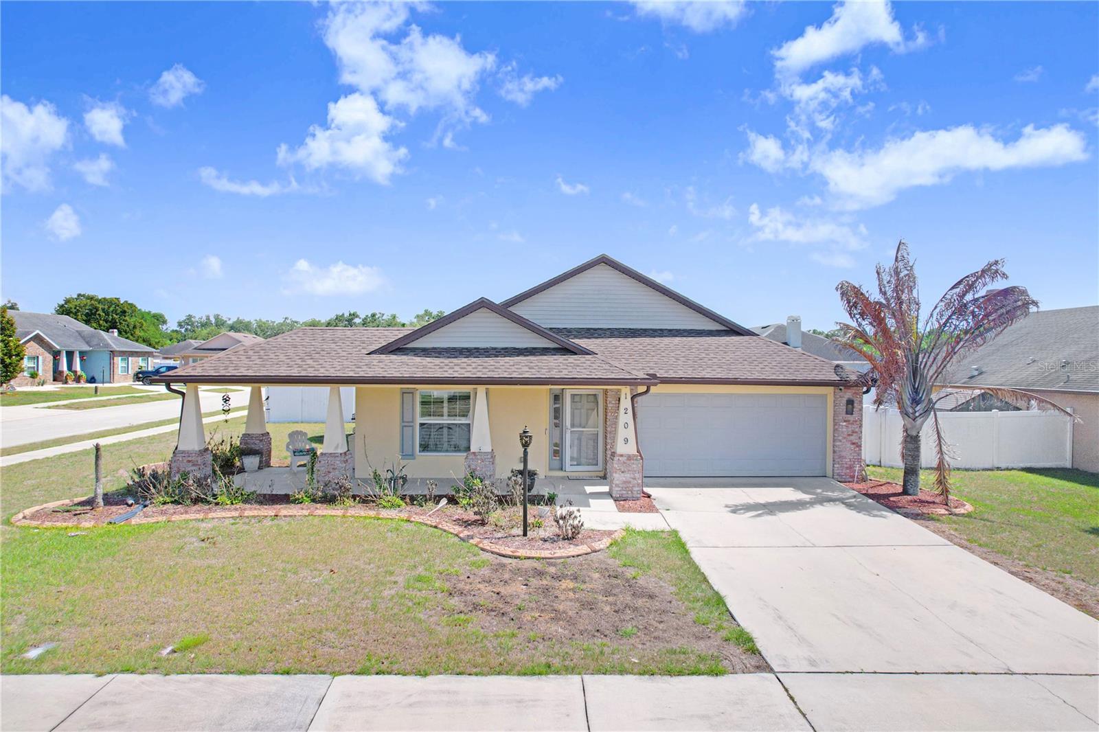 Single Family Residence in PLANT CITY, FL - Daniel Dourado