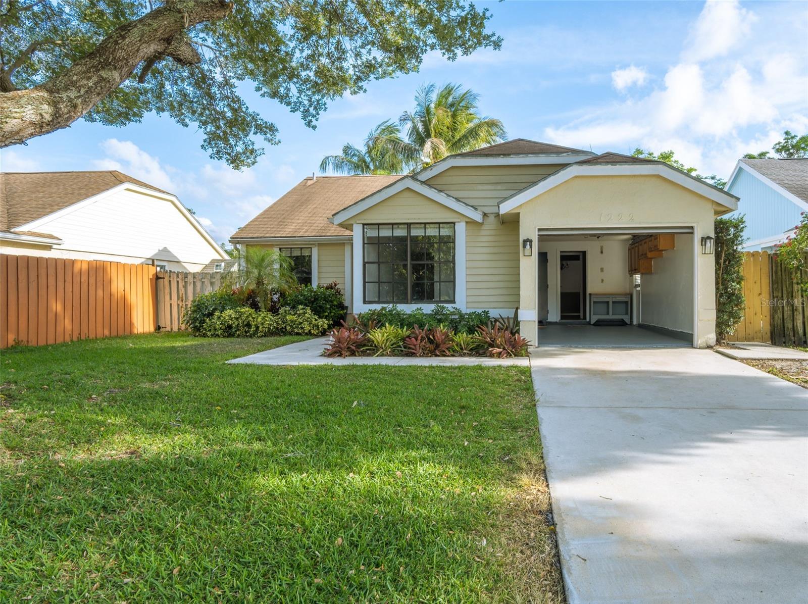 Single Family Residence in JUPITER, FL - Daniel Dourado