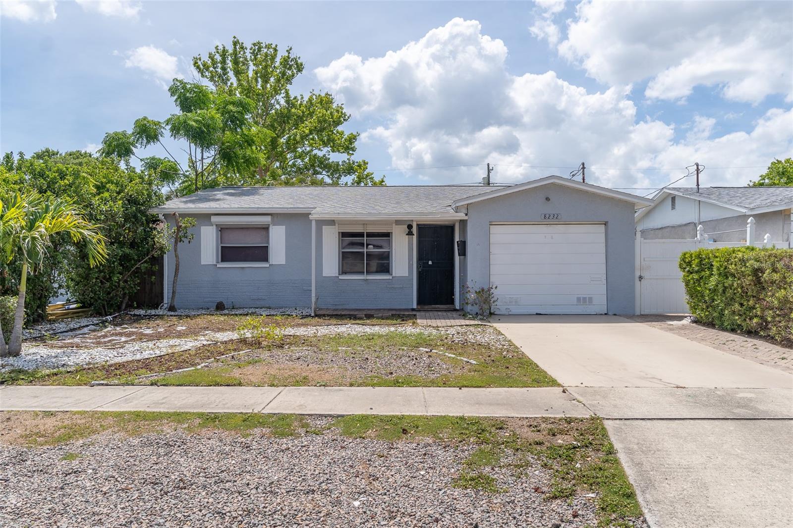 Single Family Residence in PINELLAS PARK, FL - Daniel Dourado
