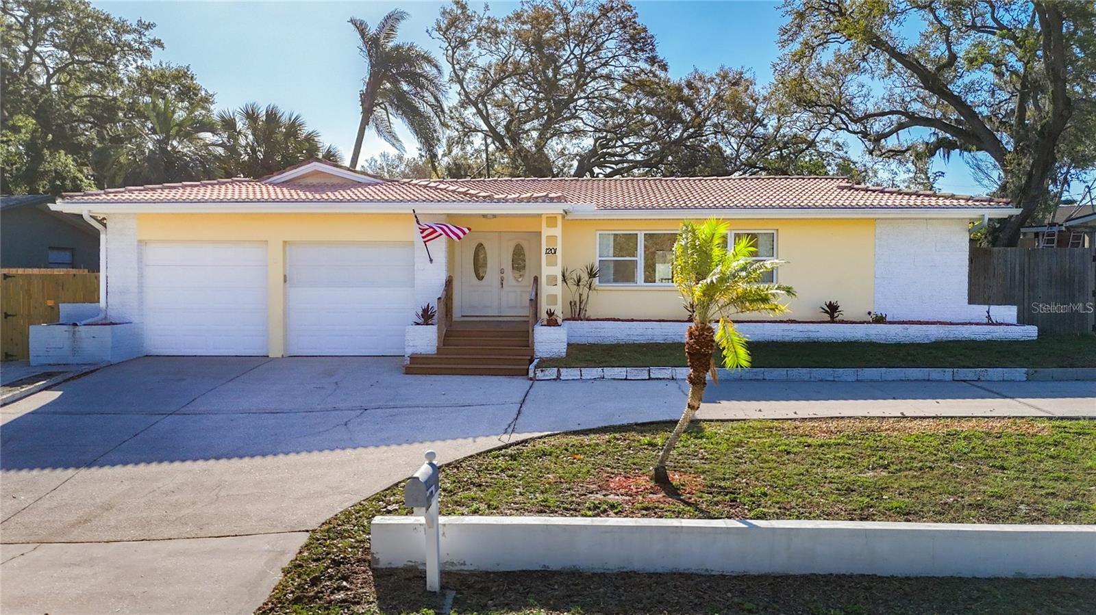 Single Family Residence em CLEARWATER, FL - Daniel Dourado