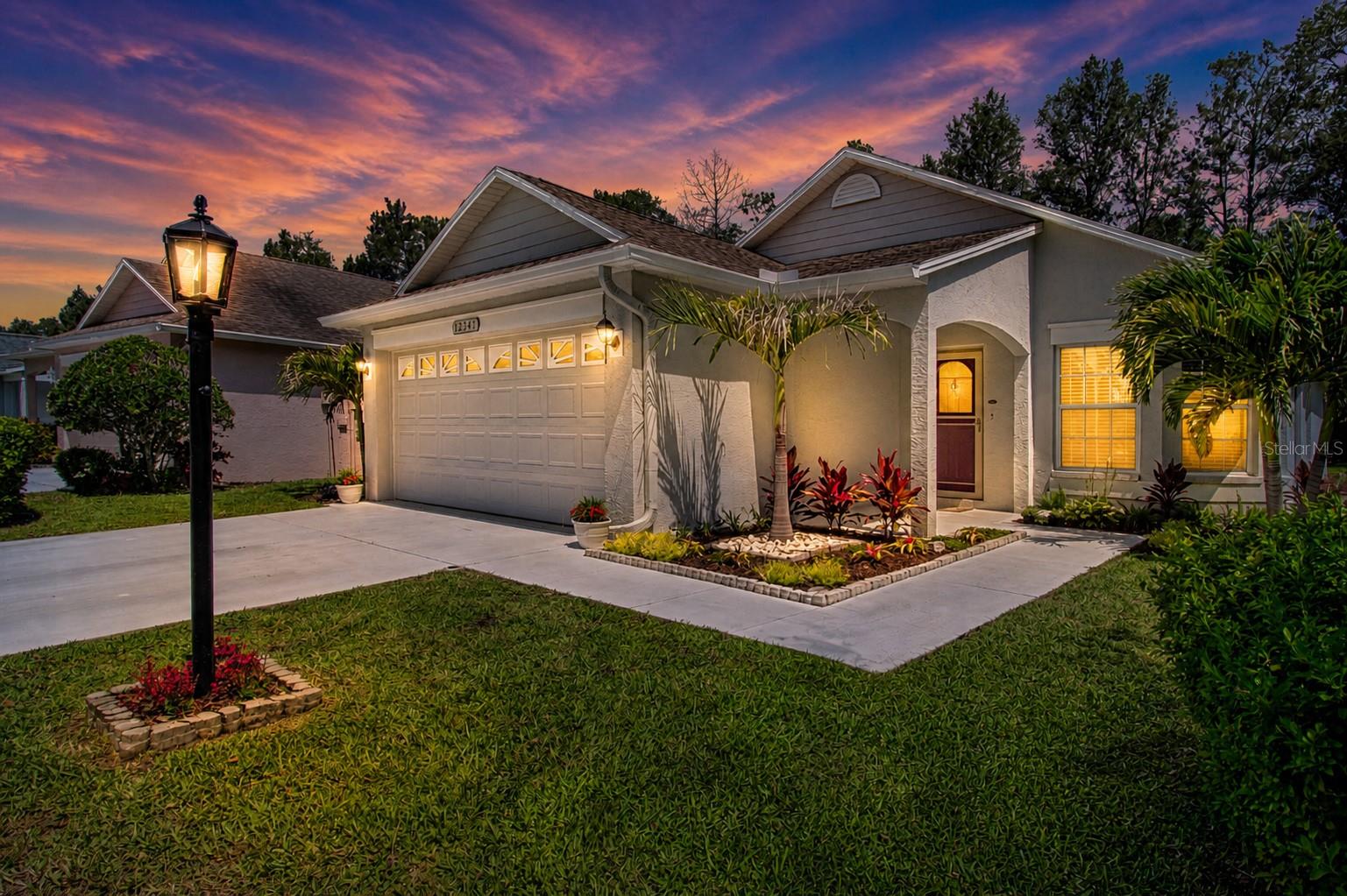Single Family Residence in BRADENTON, FL - Daniel Dourado