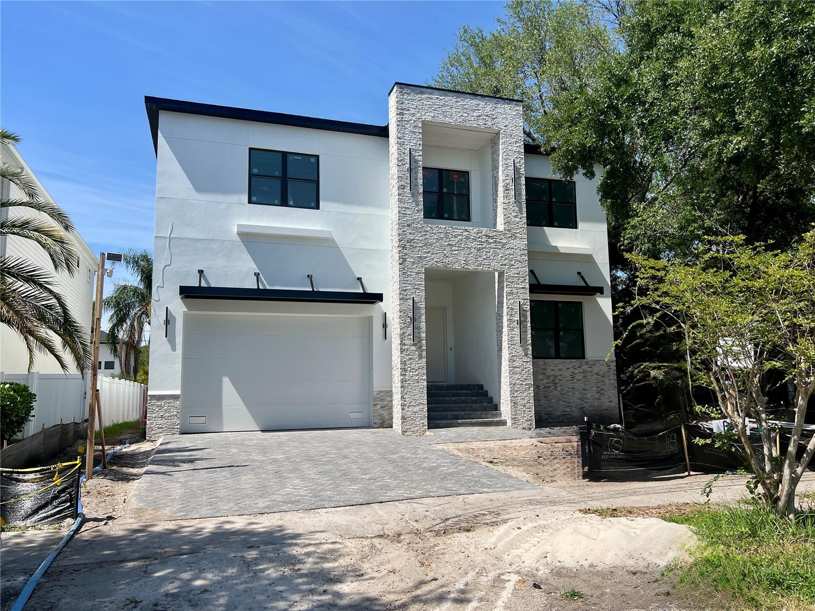 Single Family Residence in TAMPA, FL - Daniel Dourado
