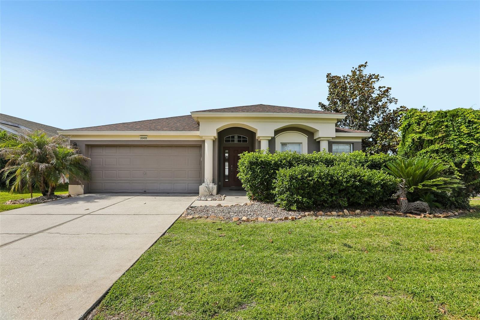 Single Family Residence in WESLEY CHAPEL, FL - Daniel Dourado