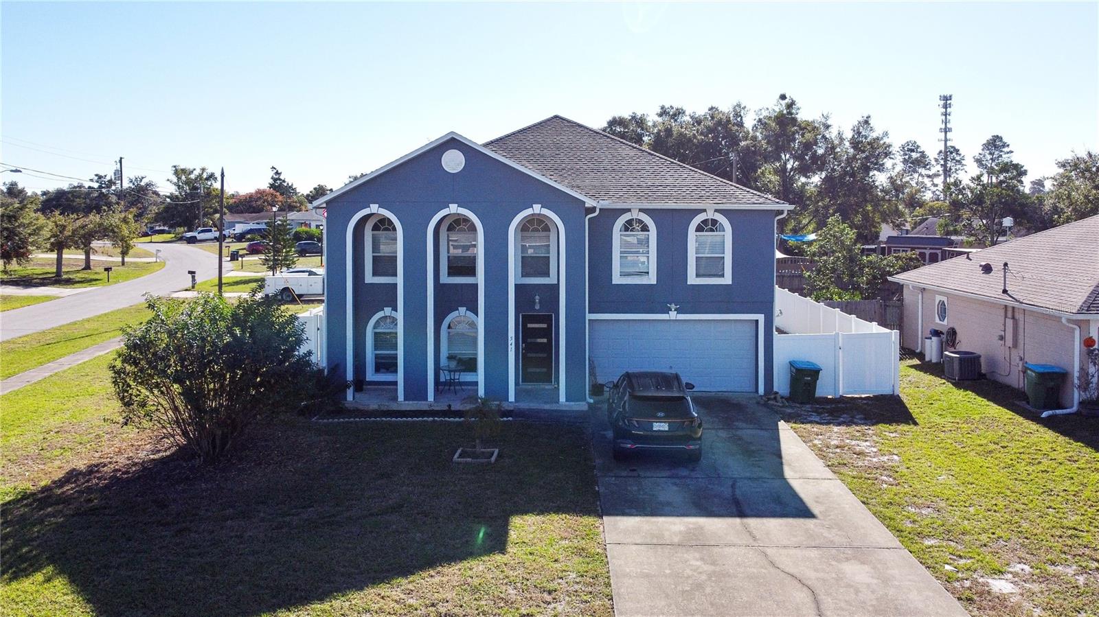 Single Family Residence in DELTONA, FL - Daniel Dourado