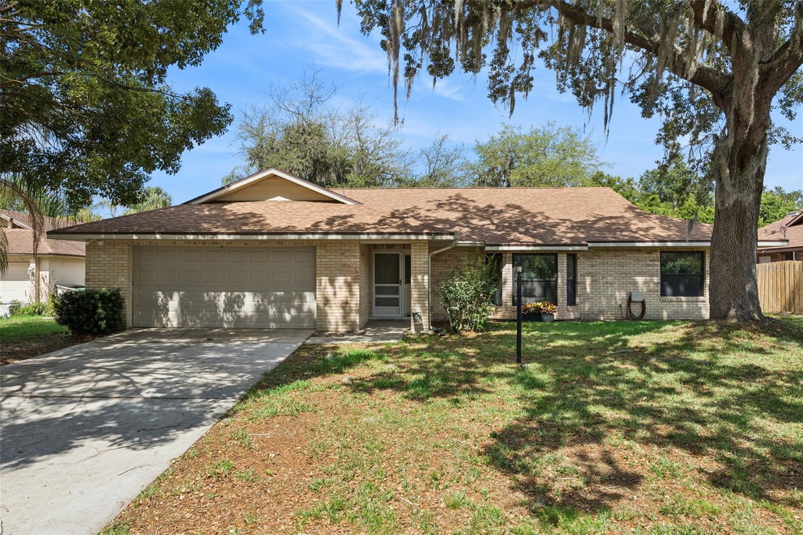 Single Family Residence in DELTONA, FL - Daniel Dourado