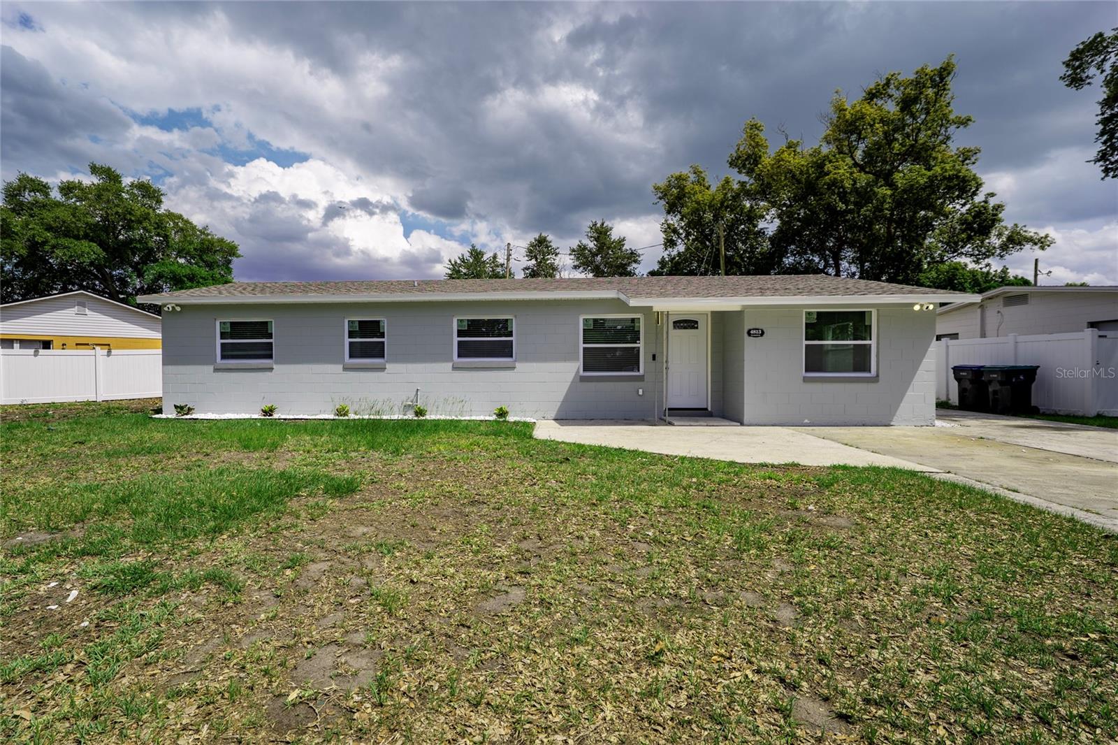 Single Family Residence in ORLANDO, FL - Daniel Dourado