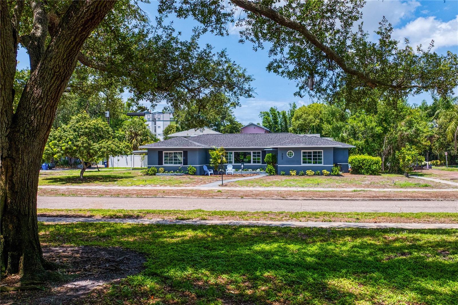 Single Family Residence em ST PETERSBURG, FL - Daniel Dourado