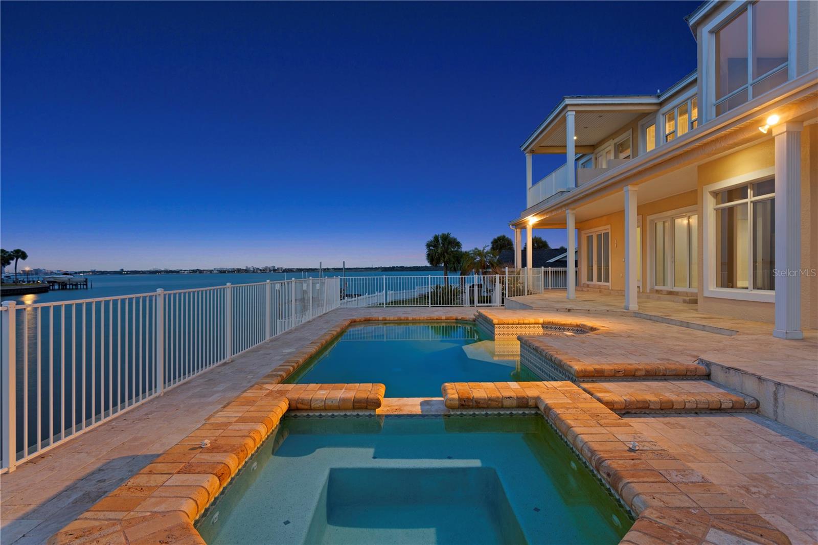 Single Family Residence in BELLEAIR BEACH, FL - Daniel Dourado