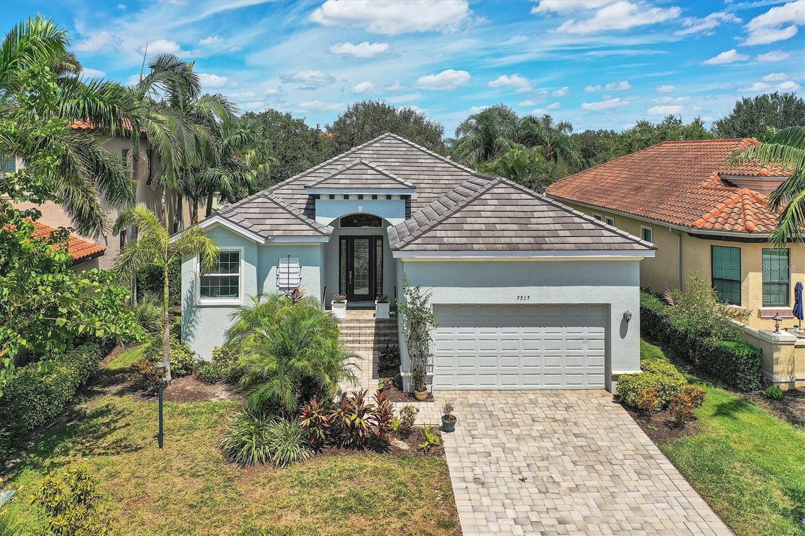 Single Family Residence in BRADENTON, FL - Daniel Dourado