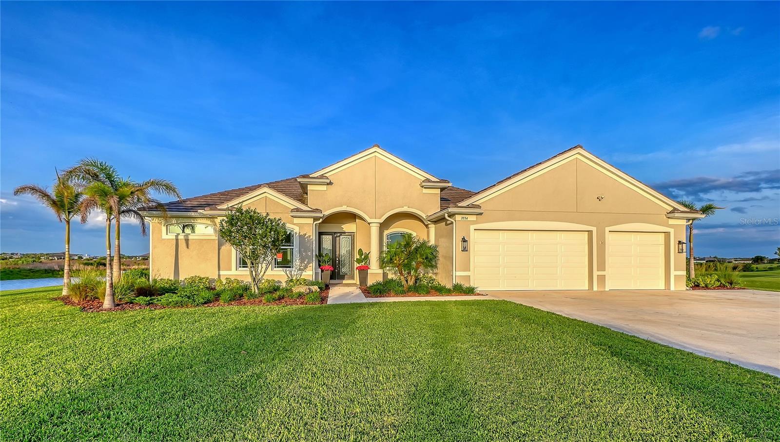 Single Family Residence in SARASOTA, FL - Daniel Dourado